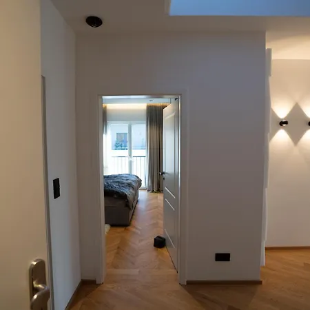 Aussergewoehnliches Lichtdurchflutetes Penthouse Im Zentrum